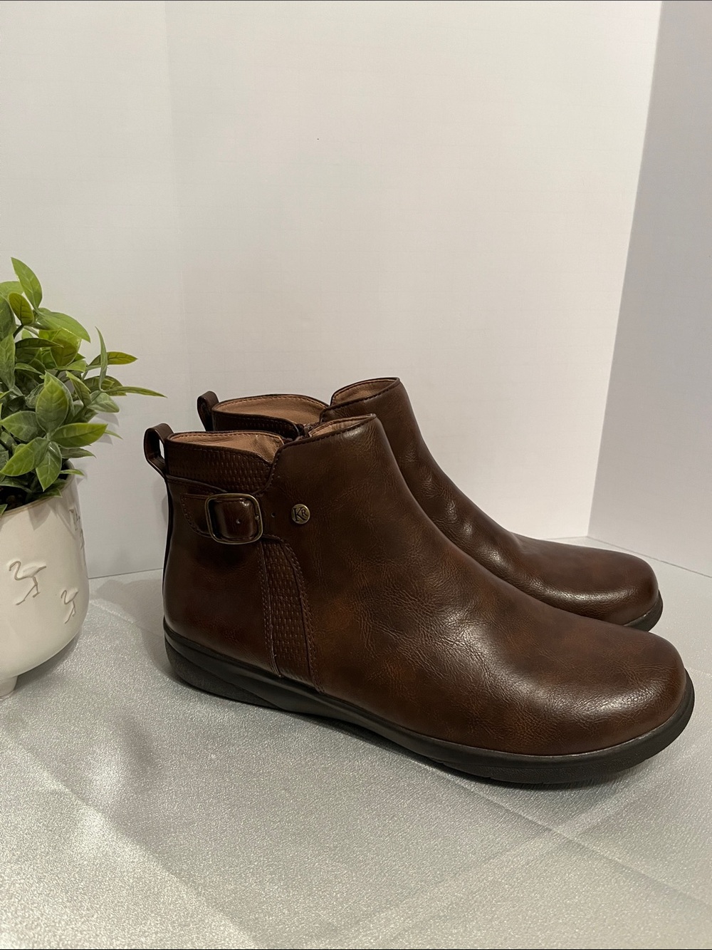 Kim Rogers - ** NWOT ** - Devorah Booties - Brown - 10M